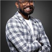 Plus de 15 années d'expérience en stratégie de réseaux sociaux et marketing du sport